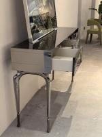 Table de porche en cristal importé haut de gamme, incrustée à la main, plateforme de porche pour villa de luxe, table de porche personnalisée en acier inoxydable