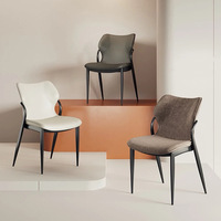 Chaise de salle à manger minimaliste moderne avec dossier rembourré en cuir, structure en acier – Design de luxe léger pour la maison et les cafés
