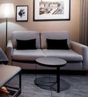 Jambes noires dessus en marbre Table basse Table à thé Table de nuit Table de chevet pour Suites nordiques Appartement Boutique Hôtels Chambre d'invités