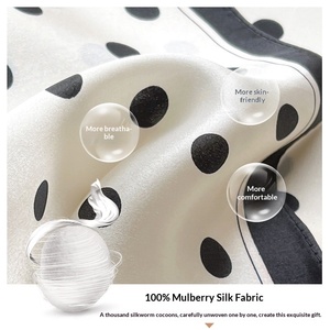 Pañuelo Cuadrado Pequeño de Seda de Morera Auténtica Beige con Estampado de Puntos [Polka Dot] para Mujer, Estilo Vintage, para Primavera, Otoño e Invierno, Combinable con Todo, Venta al Por Mayor - Product Image 4