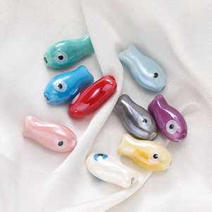 Perles de poisson en céramique peintes double face pour la fabrication de bracelets, accessoires de bijoux DIY, perles en vrac Ac3164 - Product Image 1