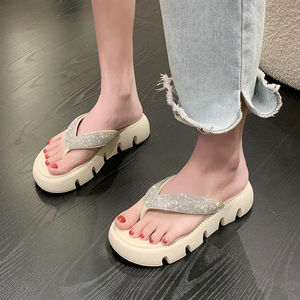 Nouvelles tongs brillantes en diamant style été, grandes pantoufles pour enfants, en PVC, pantoufles pour enfants - Product Image 1