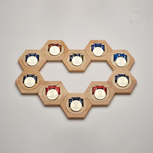 Présentoir mural présentoir à médailles en bois Puzzle porte-médailles en bois nid d'abeille présentoir à médailles en bois pour cadeaux de course - Product Image 4