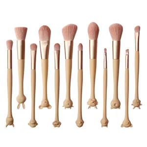 2024 Nieuwe Stijl Unieke Houten Lange Steel Zachte Cosmetische Borstels Schoonheidstool 12 Stuks Roze Chinese Microfilament Odm Make-Up Borstelset