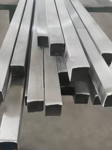 Tubes carrés galvanisés à chaud de haute qualité avec une résistance supérieure à la corrosion pour la construction et l'usage industriel - Product Image 3