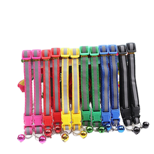 <span class=keywords><strong>Collier</strong></span> Réfléchissant Ajustable en Nylon pour <span class=keywords><strong>Chat</strong></span> avec Clochette, Motif Tête de <span class=keywords><strong>Chat</strong></span> Mignon, <span class=keywords><strong>Collier</strong></span> de Sécurité pour Animaux de Compagnie, Idéal pour la Marche Nocturne en Intérieur et en Extérieur - Product Image 1