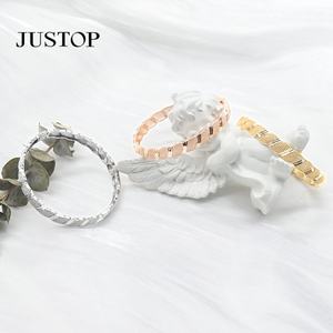 กำไลข้อมือทรงเรขาคณิตชุบทองเหลืองสีโรสโกลด์ ดีไซน์ใหม่ทันสมัย เป็นมิตรกับสิ่งแวดล้อม เหมาะเป็นของขวัญสำหรับผู้หญิง - Product Image 2