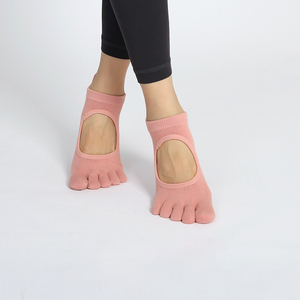 Không-trượt Silicone nubs toeless vớ yoga biểu tượng tùy chỉnh chống trượt Bán buôn phụ nữ toeless Grip mở Toe vớ yoga 5 ngón chân bông - Product Image 4