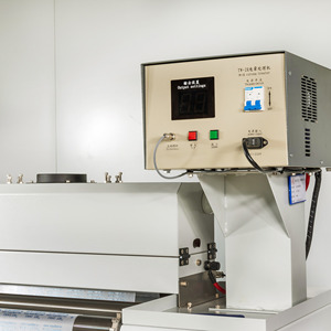 Nouvelle machine de rembobinage automatique Lingtie pour traitement de surface de film (LTD-400B) certifiée CE - Product Image 4