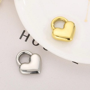 Colgante con Forma de Candado Mini de Acero Inoxidable en Color Oro y Plata para Mujer, Ideal para Collares y Pulseras Casuales/Deportivas - Product Image 6