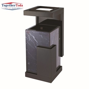 Poubelle de luxe en acier inoxydable avec cendrier intégré et finition marbre pour hall d'hôtel - Product Image 3
