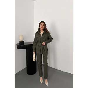 Conjunto de Traje Gabardina Color Caqui para Mujer, Disponible al por Mayor - Product Image 5