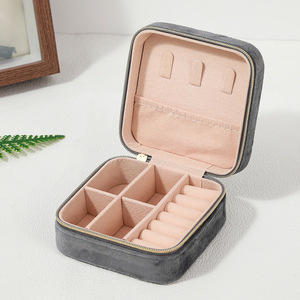 Portagioie da Viaggio Mini Portatile Personalizzato con Cerniera per Anelli e Orecchini, Piccolo Cofanetto in Velluto per Collane - Product Image 4