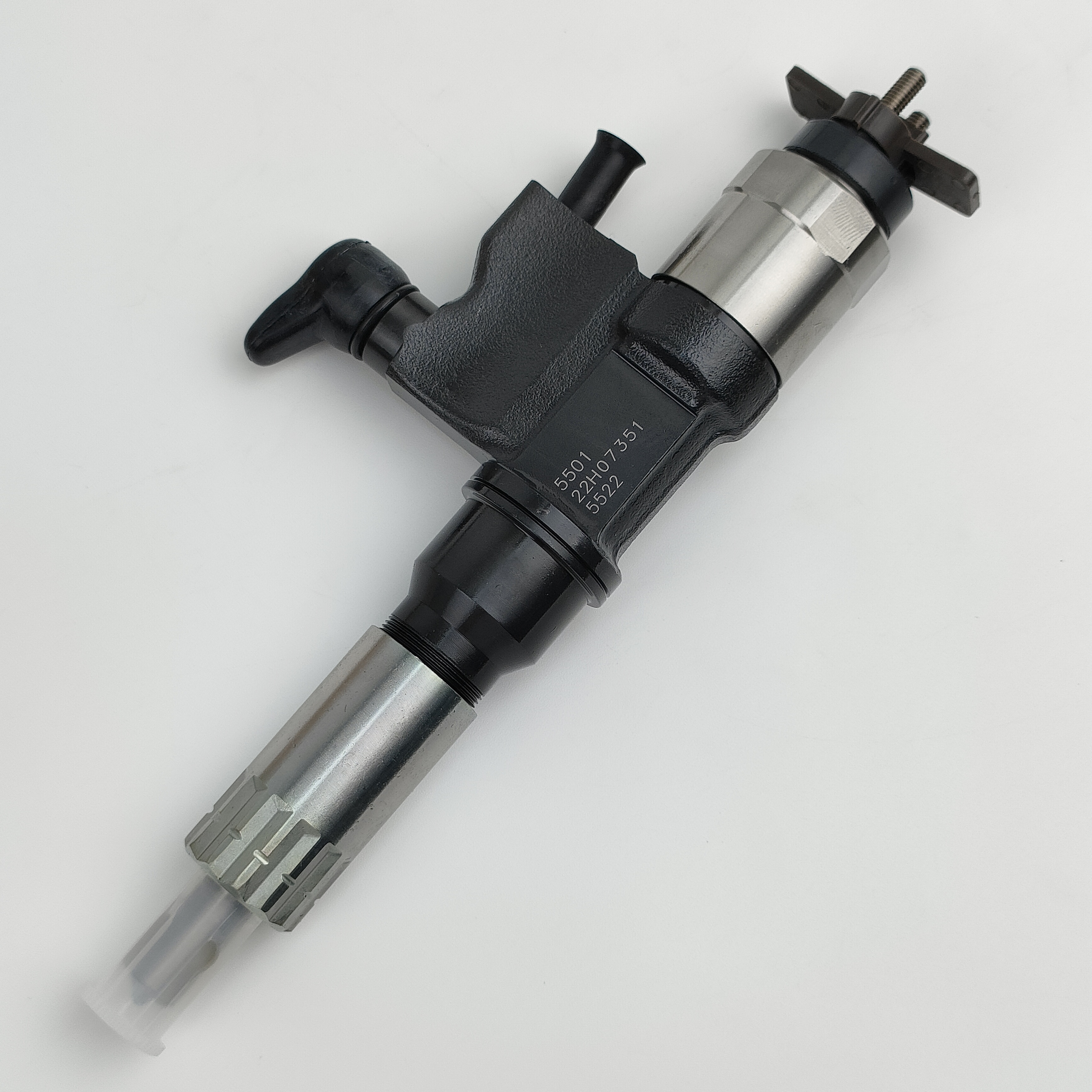 common rail injector 095000-5501 095000-5500 injector for ISUZU 4HL1 6HL1 diesel injector nozzle 095000-5501 8-97367552-0