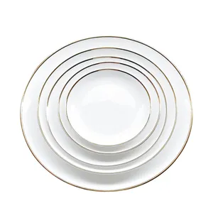 Assiettes de présentation à bord doré du fournisseur osseux de la Chine personnalisées en gros Assiette blanche ronde émaillée pour la vaisselle de mariage et d'hôtel