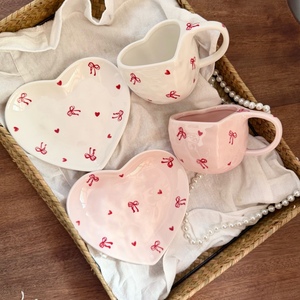 Taza y Plato de Cerámica en Forma de Corazón con Logotipo Personalizable, Diseño Irregular, Taza para Café y Té, Regalo Romántico para San Valentín o Día de la Madre - Product Image 1