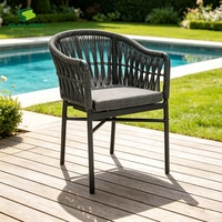 Ensemble bistrot moderne d'extérieur SUNLAND, 2 chaises en rotin PE avec structure en aluminium et 1 table en pierre frittée pour café et restaurant