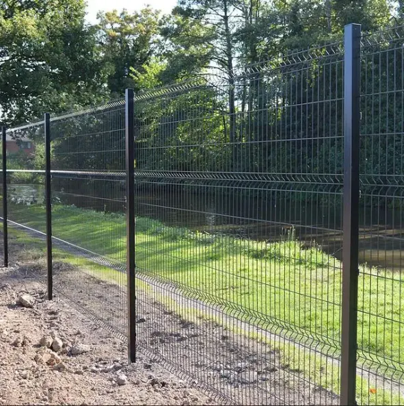 Panel de valla sostenible Tipos populares de poste con recubrimiento en polvo con panel de valla soldado 3D