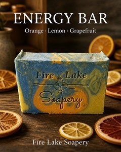 Savon énergisant artisanal au mélange d'agrumes revitalisant avec des huiles essentielles pour une douche revigorante et stimulante - Product Image 4