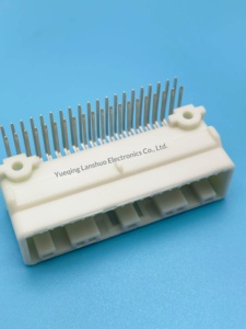1318384-2 Connecteur automobile domestique 12V 40A, prise enfichable 40 broches à montage sur carte, prise à broches coudées - Product Image 2
