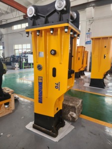 Casse-pierre hydraulique SOOSAN Sb 70 pour excavatrices de 16 à 21 tonnes, garantie 1 an, comprend moteur et pignon pour rapport et vidéo - Product Image 5