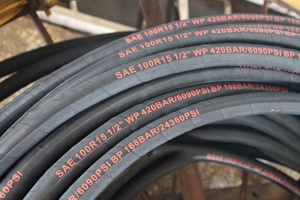 SAE100 R15 1/<span class=keywords><strong>4</strong></span> <span class=keywords><strong>pulgadas</strong></span> 3/<span class=keywords><strong>4</strong></span> <span class=keywords><strong>pulgadas</strong></span> W.P 420Bar 50M alambre de acero trenzado manguera hidráulica <span class=keywords><strong>tubo</strong></span> de goma resistente al aceite con servicio de corte - Product Image 5