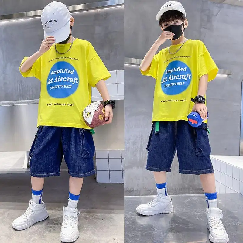 Nouvel arrivage de vêtements d'été pour adolescents et garçons à la mode T-shirt en coton à lettres Shorts en jean Vêtements pour adolescents