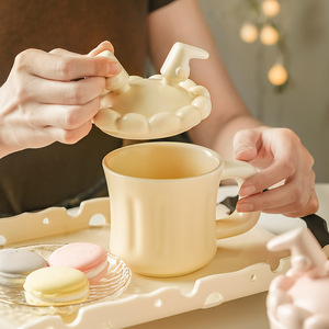 Taza de cerámica con tapa de 310 ml, acabado mate, para regalo y uso diario - Product Image 4