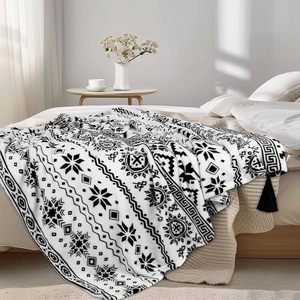 Couverture en flanelle super douce de style bohème pour canapé, couverture imprimée aztèque avec pompons, couverture bohème douce et confortable pour la décoration de la maison - Product Image 2