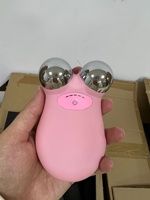 Nouvel appareil de tonification du visage, rouleau facial à micro-courant, soin du visage, anti-âge, lifting du visage, massage, rouleau rose, masseur de beauté
