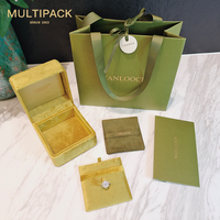 Sac cadeau en papier kraft vert de luxe écologique avec logo personnalisé, ruban et carte assortie pour l'emballage de bijoux, de montres et de parfums