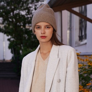 Berretto in Puro Cashmere Lavorato a Maglia con Logo Personalizzato, Nuova Collezione Inverno 2026 per Adulti - Product Image 2