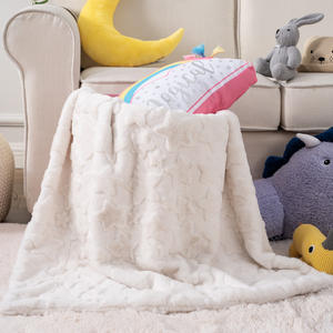 Manta de visón de conejo de piel sintética para bebé, manta de doble capa supersuave con estampado de estrellas blancas de marfil de lujo - Product Image 6