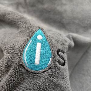 Toalla Deportiva de Microfibra con Logotipo Personalizado, Secado Rápido y Bolsillo con Cremallera, para Yoga, Gimnasio, Golf, Fitness y Actividades al Aire Libre - Product Image 4