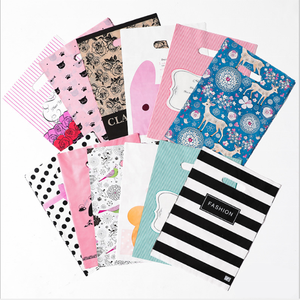 กระเป๋าใส่สี่นิ้วพิมพ์ลายสีสันสดใส - Product Image 1