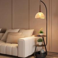 Design moderne avec table lumière pratique lampadaires de luxe lampe sur pied décoration intérieure pour la maison salon par le canapé