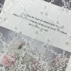 Tessuto in Tulle Bianco Floreale Trasparente in Poliestere Leggermente Ricamato per Abiti da Sposa, Abiti da Cerimonia e Lingerie - Product Image 2