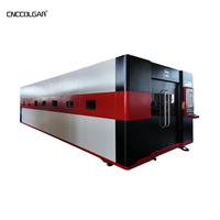 Machine de découpe laser à fibre CNC de type fermé avec nouvelle protection de sécurité, entièrement enveloppée, système d'élimination de l'eau et de la poussière