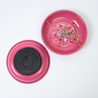 Porte-aiguilles magnétique rond en acier inoxydable rose portable personnalisé, outil de couture et de quilting artisanal pour la maison