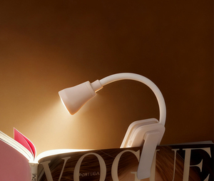 Lámpara de Clip Ajustable con Luz Concentrada/Difusa, Recargable por USB/Tipo-C, ABS, 3 Temperaturas de Color, LED Regulable, Mini Linterna, Luz Nocturna para Lectura - Product Image 1