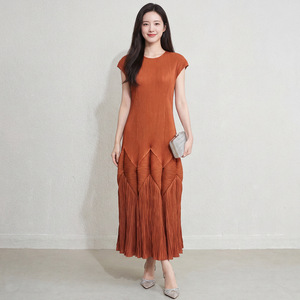 ชุดเดรสจีบพลีท Miyake รุ่นใหม่ประจำฤดูร้อนปี 2026 ไซส์พลัส แต่งชายระบาย  เสื้อผ้าผู้หญิงไซส์พลัส ขายส่ง - Product Image 1