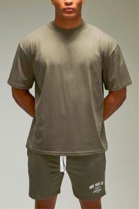 Ensemble T-shirt et short surdimensionné kaki One More Rep, style sportif basique, pour homme - Product Image 1
