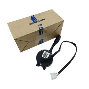 Interruptor de Marcha para Montacargas Eléctrico Doosan B15SE B30SE, Avance y Retroceso, 30011404-00031, Operación Sentado - Product Image 1