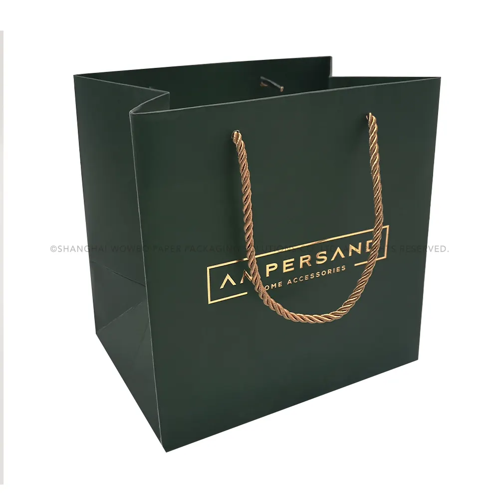 Оптовая продажа, Золотая Подарочная сумка с горячим тиснением, зеленая матовая Подарочная сумка с золотой веревочной ручкой и индивидуальным логотипом для подарка компании и бонуса