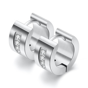 Boucles d'oreilles Huggie 7MM semi-circulaires creuses en acier inoxydable incrustées de zircon à une rangée pour femme, usage quotidien, or rose et or - Product Image 3