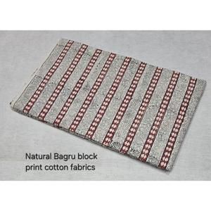 Tela de Algodón Natural con Estampado Bagru, Rayas Rojas y Diseño Floral, 43/44 Pulgadas de Ancho - Product Image 1