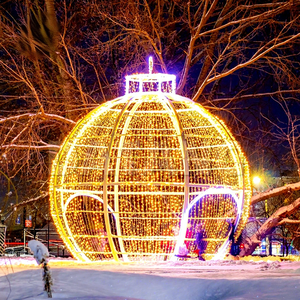 Outdoor <b>LED</b> Christmas <b>Light</b> Arch with Giant Ball Design for Holiday Decorations in Parks Plazas and Shopping Centers - Product Image 1