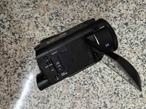 Caméscope Sony FDR-AX60 20X <span class=keywords><strong>4K</strong></span> <span class=keywords><strong>Handycam</strong></span> d'occasion pour enregistrements de voyages en famille - Product Image 5