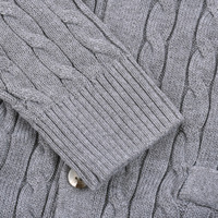 Herren V-Ausschnitt Einreihige Strickjacke mit Knöpfen, Zopfmuster-Strickstoff, Individuell Besticktes Brustlogo