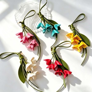 Porte-clés décoratif en cuir PU avec fleurs artificielles éternelles en forme de rose, pendentifs et breloques tendance pour accessoires de sac - Product Image 1